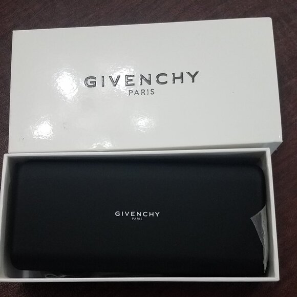 GIVENCHY  Sunglasses - Picture 5 of 5